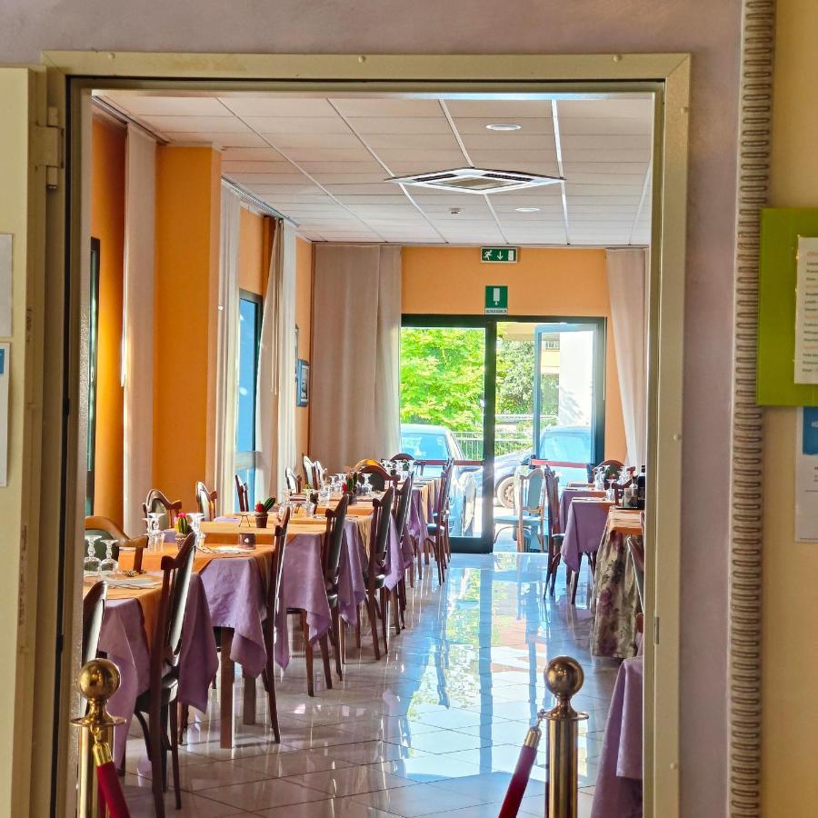 Hotel Marittimo Римини Экстерьер фото