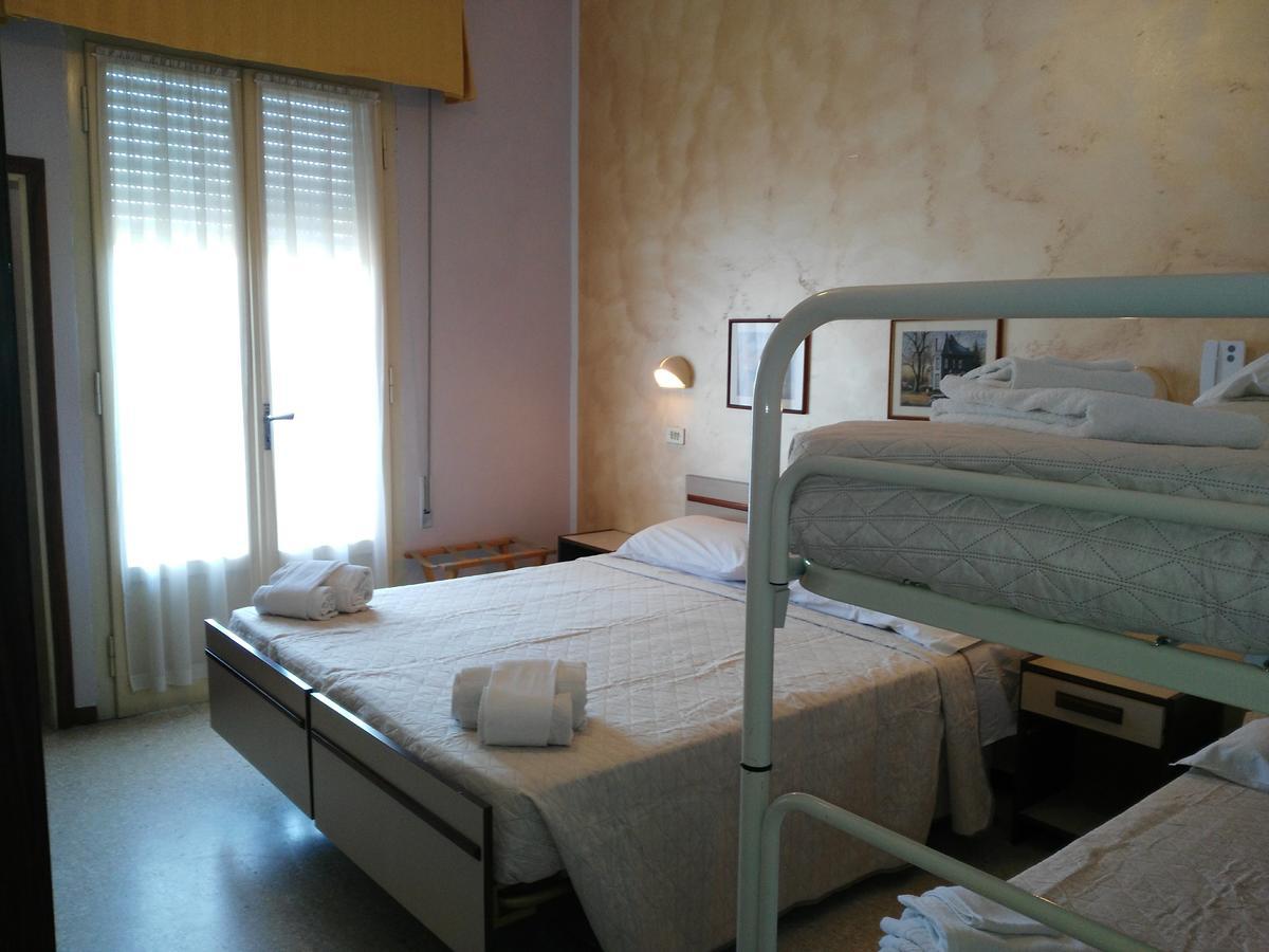 Hotel Marittimo Римини Экстерьер фото
