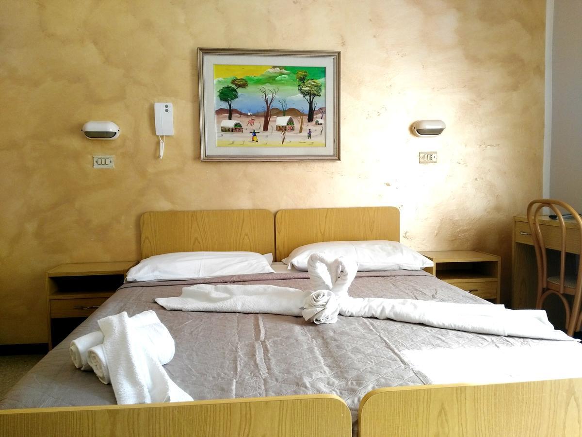 Hotel Marittimo Римини Экстерьер фото