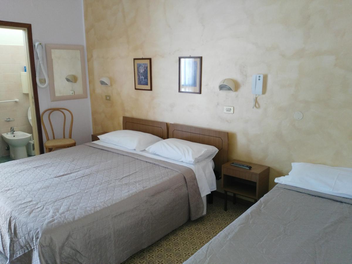 Hotel Marittimo Римини Экстерьер фото