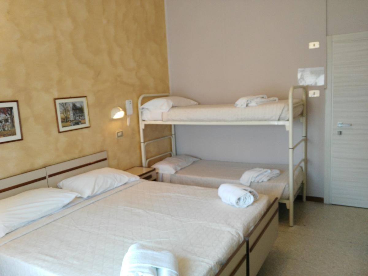 Hotel Marittimo Римини Экстерьер фото