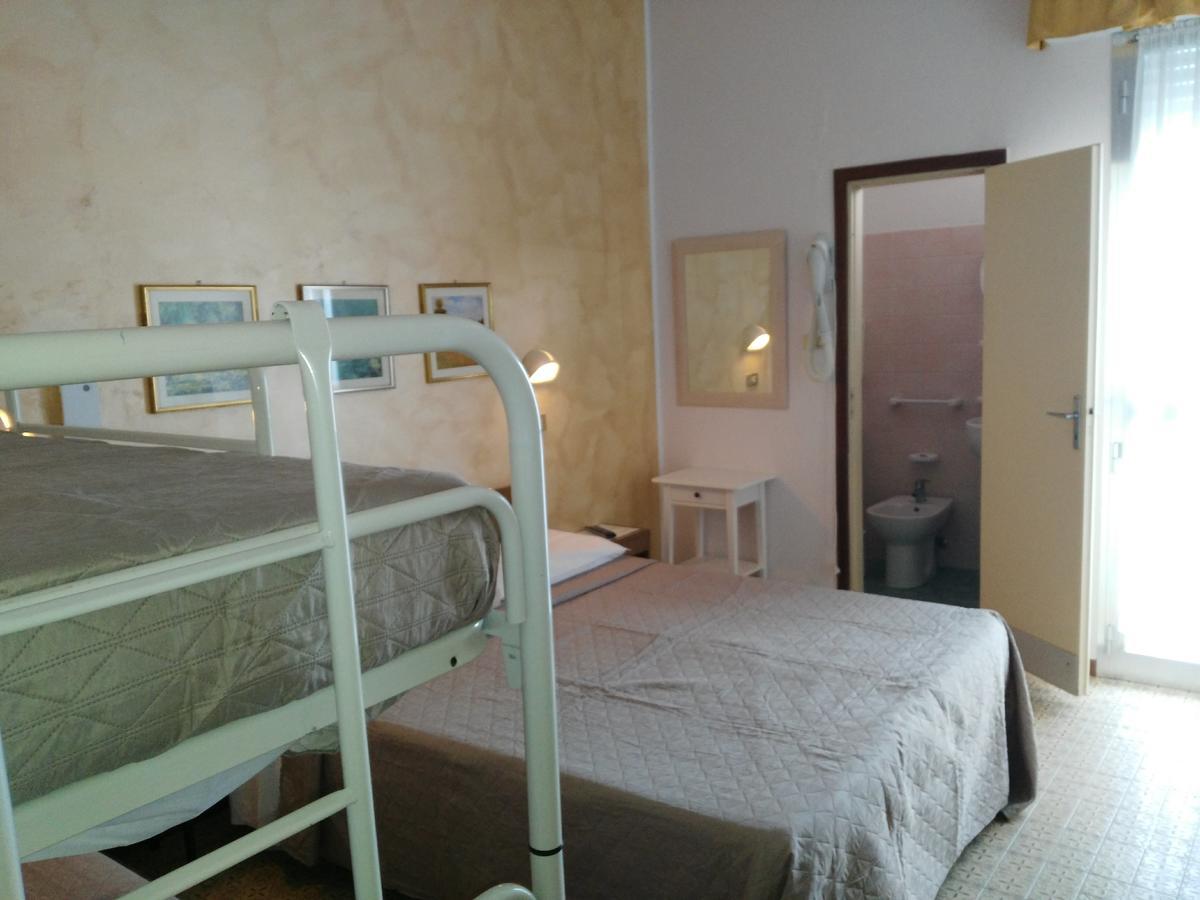 Hotel Marittimo Римини Экстерьер фото