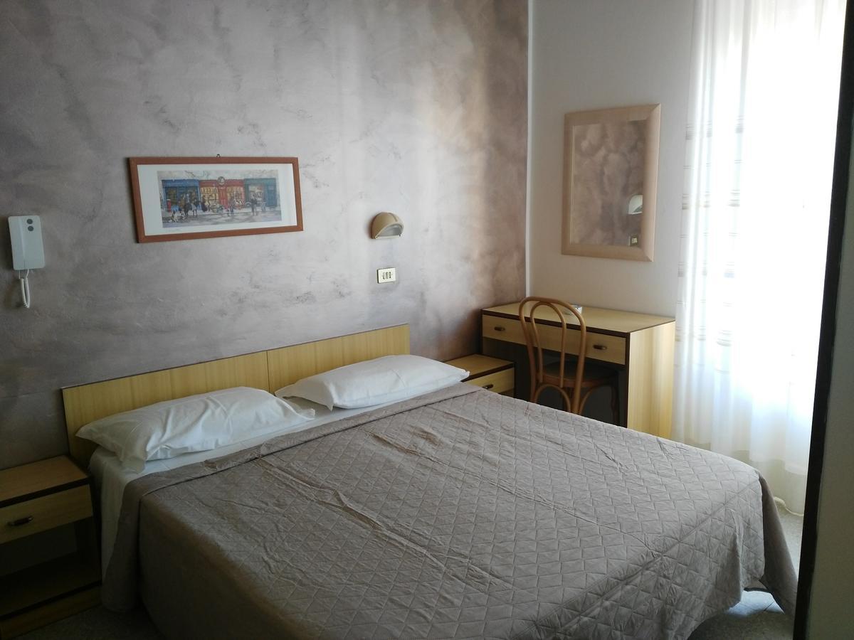 Hotel Marittimo Римини Экстерьер фото