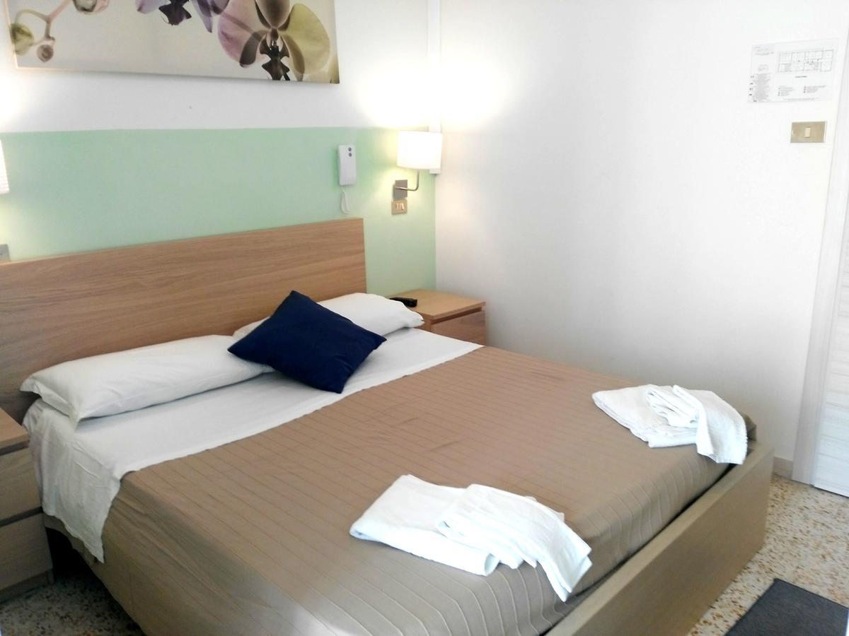 Hotel Marittimo Римини Экстерьер фото