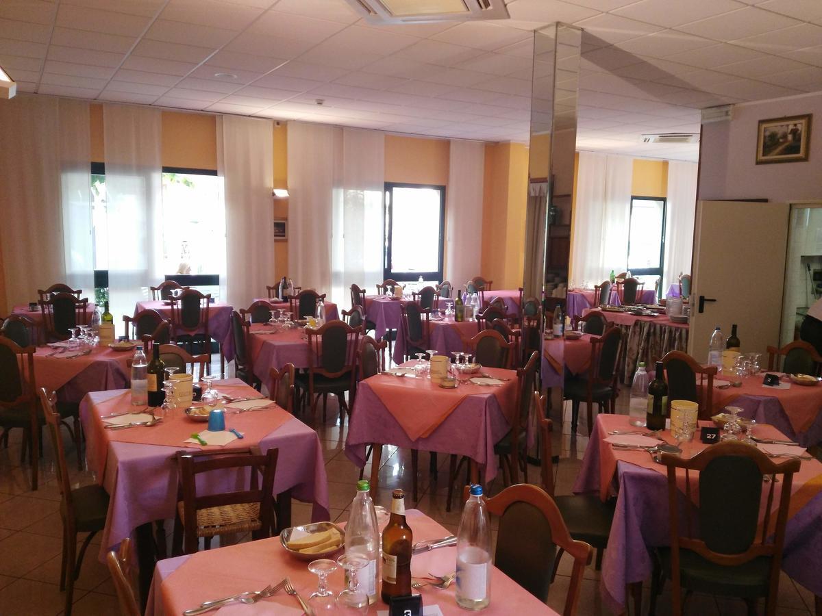 Hotel Marittimo Римини Экстерьер фото