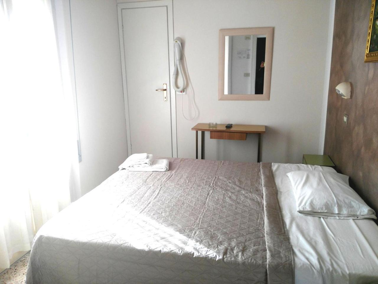 Hotel Marittimo Римини Экстерьер фото